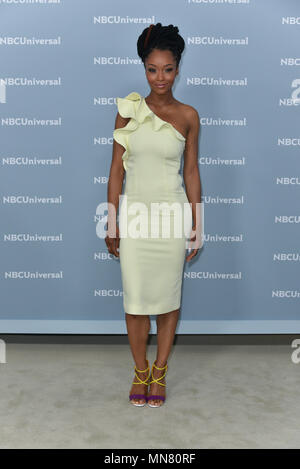 Yaya DaCosta participe à la campagne d'upfront NBCUniversal inégalée au Radio City Music Hall le 14 mai 2018 à New York. Banque D'Images