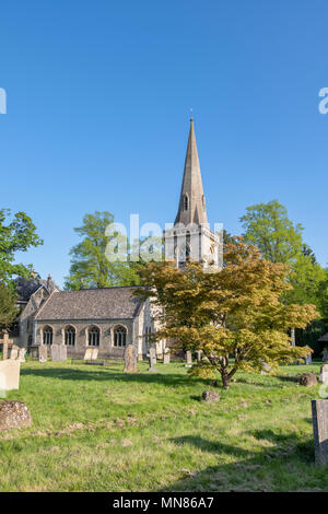 Eglise St Mary au printemps, Lower Slaughter, Cotswolds, Gloucestershire, Angleterre Banque D'Images