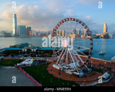 Vue aérienne de la nouvelle roue d'observation, et l'ICC International Commerce Centre, Hong Kong, Chine.hong kong Banque D'Images