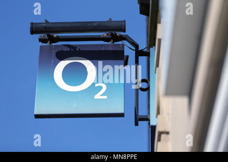 Une branche de téléphonie mobile et fournisseur d'O2 au Royaume-Uni, O2 logo. Banque D'Images