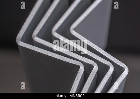 Macro close-up de certaines pièces en aluminium. Métaphore de la ferronnerie, des éléments en métal, structure rigide, la rigidité, la pensée rigide rigide, outlook. Banque D'Images