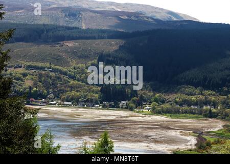 Le magnifique Loch Saint sur la côte de l'estuaire de la Clyde, l'Argyll and Bute, Ecosse, Royaume-Uni montrant côte, de l'afficher. Banque D'Images