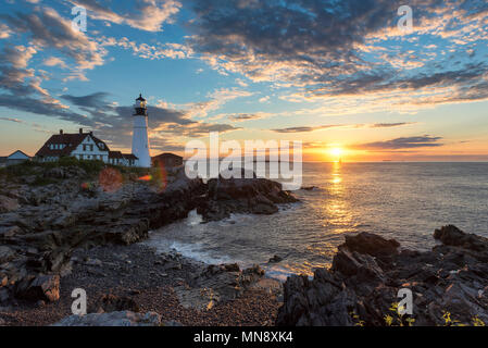 Phare de Portland au lever du soleil à Cape Elizabeth, New England, Maine, USA. Banque D'Images