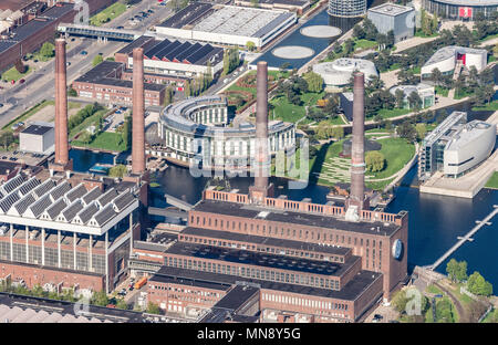 Vue aérienne de l'usine Volkswagen, Wolfsburg, Ritz Carlton Hotel, musée VW, zone de production, l'Autostadt Wolfsburg, Basse-Saxe, Allemagne Banque D'Images