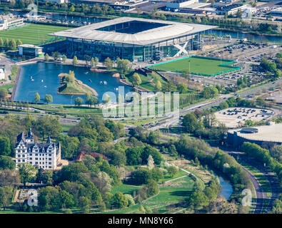 Château Wolfsburg et Volkswagen Arena, stade, Wolfsbourg, Basse-Saxe, Allemagne Banque D'Images