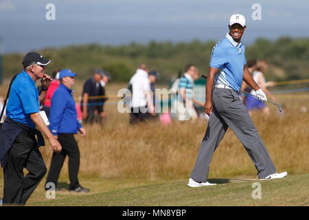 MUIRFIELD en Écosse - 17 juillet : Tiger Woods sur le 17e vert pendant le premier tour de l'Open Championship 2013 à Muirfield Golf Club Le 17 juillet 2013 en Ecosse. Banque D'Images