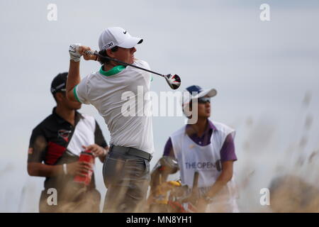 MUIRFIELD en Écosse - 18 juillet : Rory Mcilroy tee's off à la 6e trou lors du premier tour de l'Open Championship 2013 à Muirfield Golf Club le 18 juillet 2013 en Ecosse. Banque D'Images