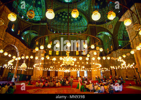 Le Caire, Égypte ; salle de prière de la mosquée de Mohammed Ali Pasha ou Mosquée d'Albâtre Banque D'Images