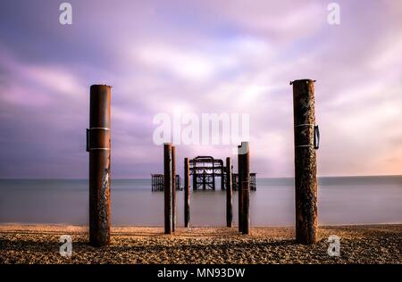 West Pier Brighton et Hove front de mer au coucher du soleil Banque D'Images