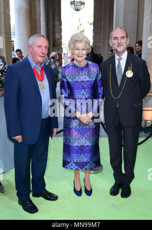 Chris Orr, SAR la Princesse Alexandra et Christopher Le Brun en arrivant à la nouvelle Académie Royale des Arts à Londres Parti d'ouverture, à célébrer leur 250e anniversaire et l'ouverture de leur nouveau campus à Burlington Gardens. Banque D'Images
