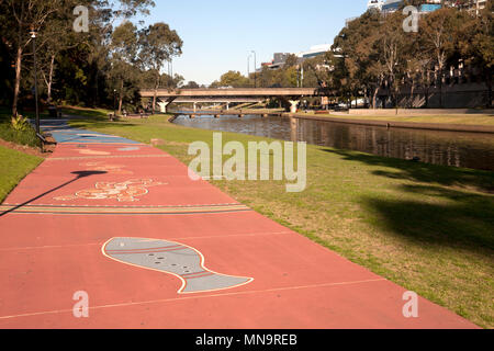 Symboles & les chiffres décrivant les aspects de la vie des autochtones de la rivière parramatta sentier Riverside parramatta sydney New South Wales australie Banque D'Images