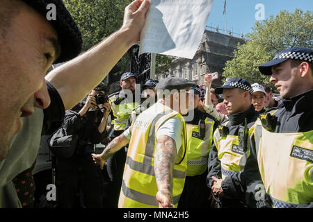 Des militants d'extrême gauche essaient de chahuter le président au cours de l'exercice de la liberté de parole événement dans Whitehall. La Journée pour la liberté rassemblement avait été organisé par Tommy Robinson et les membres de son équipe. L'événement a été organisé par M. Robinson's team en réponse à un point culminant d'événements qu'ils considèrent comme ayant une incidence sur leur liberté de parole. Au Royaume-Uni il y a un débat de plus en plus sur ce qu'est la liberté de parole et qu'est-ce que le discours de haine, et si les deux peuvent coexister. Banque D'Images