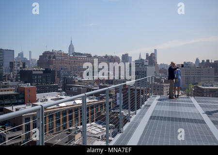 New York, United States - 9 mai 2018 : La vue sur le toit de l'édifice Whitney Museum of Art de New York City Banque D'Images