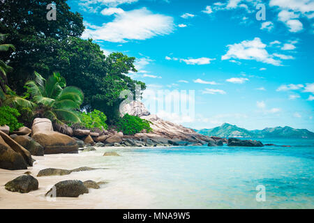 Vue panoramique sur mer contre ciel bleu, île de La Digue, Seychelles Banque D'Images