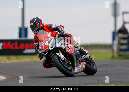 Bushmills, Irlande du Nord. 15 mai, 2018. 200 North West International course moto mardi, la pratique libre ; Davey Todd (Burrows Engineering Course) en action à la NorthWest 200 : Action Crédit Plus Sport/Alamy Live News Banque D'Images