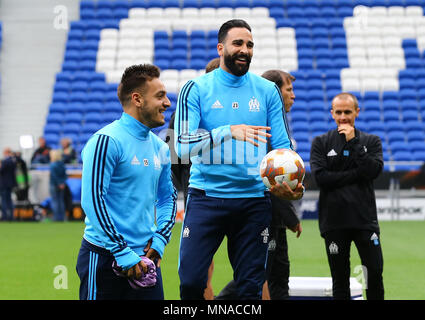 Adil Rami de Marseille et Yusuf Sari de Marseille pendant une session de formation de Marseille, avant la finale de la Ligue Europa, au Parc Olympique Lyonnais le 15 mai 2018 à Lyon, France. (Photo de Leila Coker/phcimages.com) Banque D'Images