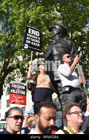 Whitehall, Londres, Royaume-Uni. Le 15 mai 2018. 70 Nakba Israël, 70e anniversaire de protester contre le massacre de Palestiniens à Gaza qui a eu lieu en face de Downing Street. Crédit : Matthieu Chattle/Alamy Live News Banque D'Images