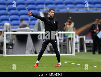 Le 15 mai 2018, Groupama Stadium. Lyon, France ; la finale de la Ligue Europa traning, l'Atletico Madrid contre Marseille ; l'Atletico Madrid, l'Atletico Madrid manager Diego Simeone en donnant des instructions à ses joueurs lors d'une séance de formation de l'Atlético Madrid Banque D'Images