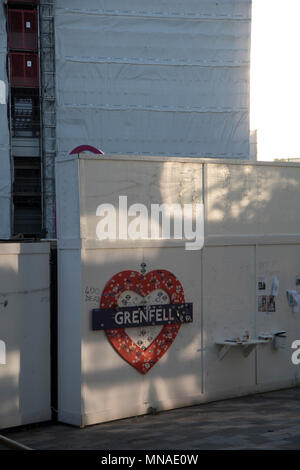 Londres, Royaume-Uni, 15 mai 2018 en soirée. Tour de Grenfell, scène du désastreux incendie mortel d'un mois avant le premier anniversaire lorsque l'Hotpoint Réfrigérateur Congélateur FF175B est jugé sûr par une enquête. Ibeep crédit Images/Alamy Live News Banque D'Images