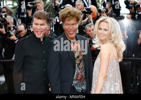 Cannes, France. Le 15 mai 2018. Grichka Bogdanoff, Igor Bogdanoff et Julie Jardon participant à la 'Solo : Une histoire de la guerre des étoiles' premiere au cours de la 71e édition du Festival de Cannes au Palais des Festivals le 15 mai 2018 à Cannes, France Crédit : Geisler-Fotopress/Alamy Live News Banque D'Images