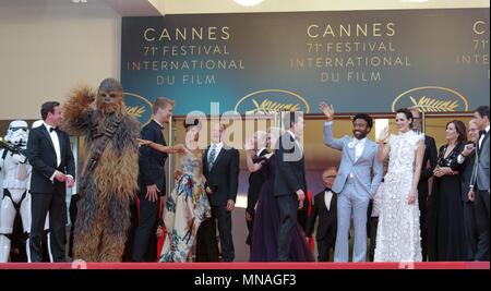 Cannes, France. Le 15 mai 2018. Joonas Suotamo, que Newton, Woody Harrelson, Ron Howard, Donald Glover, Emilia Clarke, Alden Ehrenreich, acteurs et Ector Solo : Une histoire de la guerre des étoiles, Premiere. 71 e Festival du Film de Cannes Cannes, France 15 mai 2018 Jaa1906 Allstar Crédit : photo library/Alamy Live News Crédit : Allstar Photo Library/Alamy Live News Banque D'Images