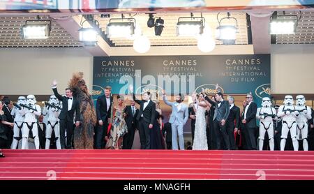 Cannes, France. Le 15 mai 2018. Joonas Suotamo, que Newton, Woody Harrelson, Ron Howard, Donald Glover, Emilia Clarke, Alden Ehrenreich, acteurs et Ector Solo : Une histoire de la guerre des étoiles, Premiere. 71 e Festival du Film de Cannes Cannes, France 15 mai 2018 Jaa1912 Allstar Crédit : photo library/Alamy Live News Crédit : Allstar Photo Library/Alamy Live News Banque D'Images