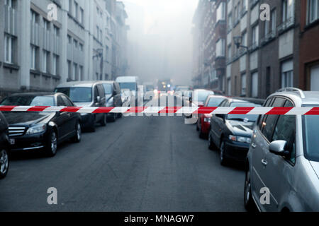 Bruxelles, Belgique. Le 15 mai, 2015. Les pompiers pour éteindre un incendie qui éclate dans un immeuble.Alexandros Michailidis/Alamy Live News Banque D'Images