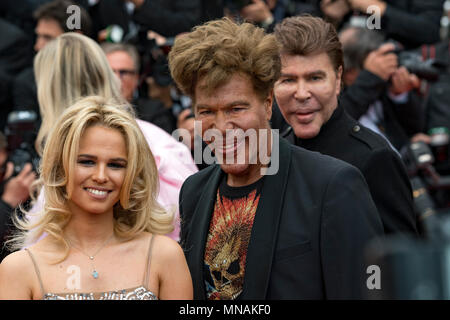 CANNES, FRANCE - 15 MAI : Julie Jardon, Igor et Grichka Bogdanoff Bogdanoff, assister à la projection d'un 'solo : Histoire de la guerre des étoiles" au cours de la 71e assemblée annuelle du Festival du Film de Cannes au Palais des Festivals le 15 mai 2018 à Cannes, France Crédit : BTWImages/Alamy Live News Banque D'Images