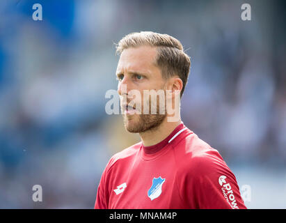 Köln, Deutschland. 12 mai, 2018. Gardien Oliver Baumann (1899) Football 1. Bundesliga, 34. Journée, TSG 1899 Hoffenheim (1899) - Borussia Dortmund (NE) 3 : 1, le 12.05.2018 à Sinsheim/Allemagne. Utilisation dans le monde entier | Credit : dpa/Alamy Live News Banque D'Images