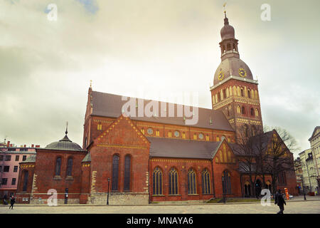 Riga, Lettonie. Cathédrale luthérienne évangélique, Rigas Doms, à Riga. Retro Vintage style. Banque D'Images