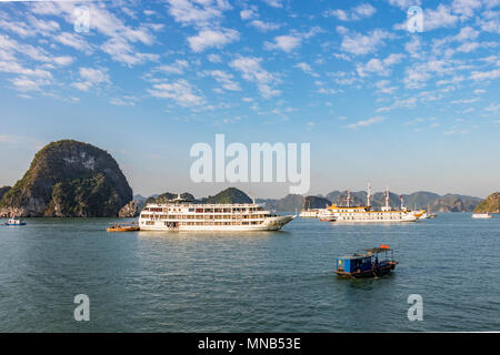 La baie d'Halong Vietnam du Nord Banque D'Images