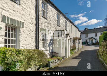 Une rangée de cottages blanchis à Ambleside, la dis Banque D'Images