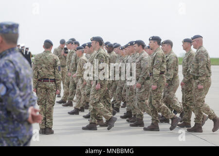 MIHAIL KOGALNICEANU, Roumanie - 27 avril 2018 : British Royal Air Force soldats assistent à une cérémonie après avoir été déployés dans l'est de la Roumanie. Banque D'Images