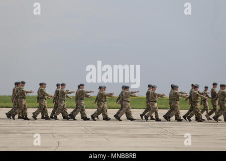 MIHAIL KOGALNICEANU, Roumanie - 27 avril 2018 : British Royal Air Force soldats assistent à une cérémonie après avoir été déployés dans l'est de Romani Banque D'Images