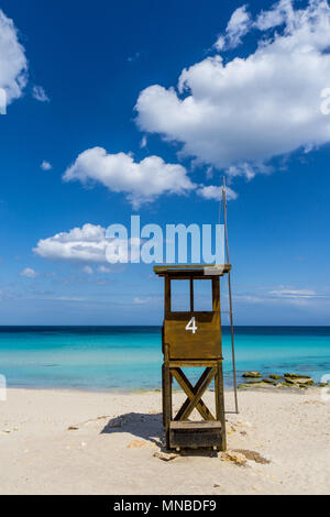 Mallorca, Lifeguard Numéro de maison quatre au paradis comme plage de Cala Millor Banque D'Images