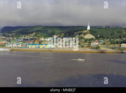 Ville sibérienne de Khanty-Mansiysk, vue à partir de la hauteur de l'Irtych Banque D'Images