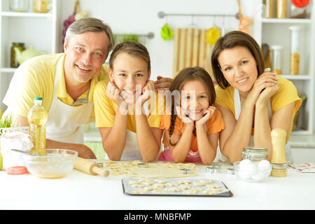 Dans la cuisine familiale Banque D'Images