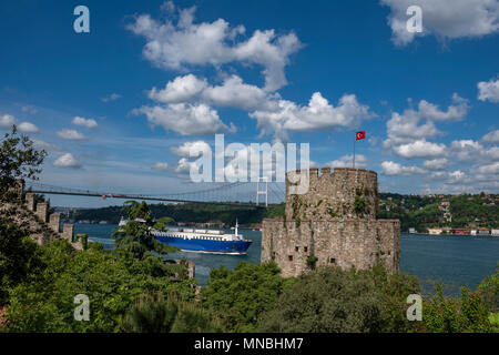 La forteresse Rumeli Hisar et une partie de la pont Fatih Sultan Mehmet à Istanbul, Turquie Banque D'Images