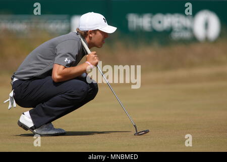 MUIRFIELD en Écosse - 20 juillet : Jordan Spieth étudier son putt à la 1re verte pendant le troisième tour de l'Open Championship 2013 à Muirfield Golf Club le 20 juillet 2013 en Ecosse. Banque D'Images