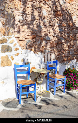 Café de la rue dans la vieille ville de Malia, Grèce. Banque D'Images