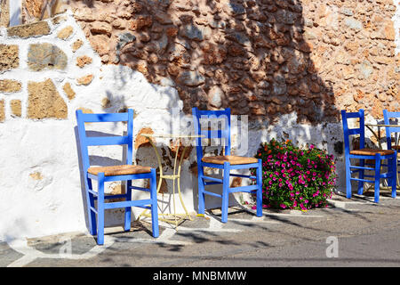 Café de la rue dans la vieille ville de Malia, Grèce. Banque D'Images