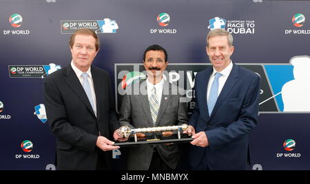 George O'Grady, directeur exécutif de l'European Tour, Son Excellence le Sultan Ahmed bin Sulayem, Président de DP World et Keith Waters, président-directeur général et directeur de la politique internationale à l'European Tour au cours d'une conférence de presse pour annoncer que DP World continuera d'être sponsor titre la course à Dubai pour un autre 5 ans. Premier jour de la BMW PGA Championship à Wentworth Golf Club. 21 Mai 2015 Banque D'Images