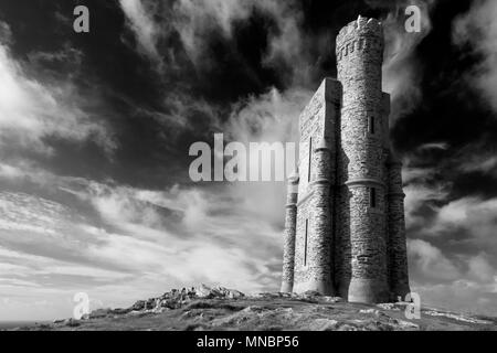 Milner's Tower est un point de repère local et se tient sur la tête Bradda Printing. Il a été construit en forme de clé avec un escalier à l'intérieur en 1871 hors des s Banque D'Images