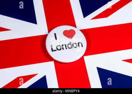 Londres, Royaume-Uni - 27 avril 2018 : Un badge I Love London en photo sur le drapeau britannique, le 27 avril 2018. Banque D'Images