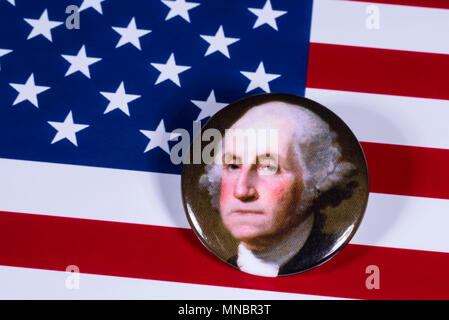 Londres, Royaume-Uni - 27 avril 2018 : un badge de George Washington en photo sur les USA drapeau, le 27 avril 2018. Washington a été le 1er Président de l'Unir Banque D'Images