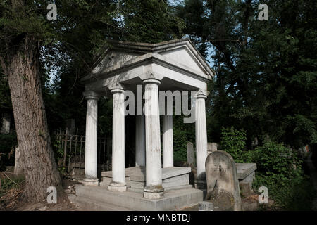 Pierres tombales au cimetière juif l'un des plus grands cimetières juifs en Europe dans la ville de Chisinau, également connu sous le nom de Kichinev la capitale de la République de Moldova Banque D'Images