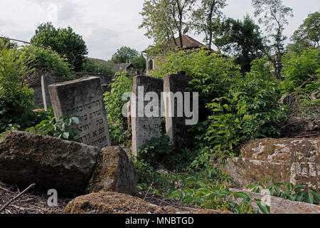 Vieilles pierres tombales au cimetière juif l'un des plus grands cimetières juifs en Europe dans la ville de Chisinau, également connu sous le nom de Kichinev la capitale de la République de Moldova Banque D'Images