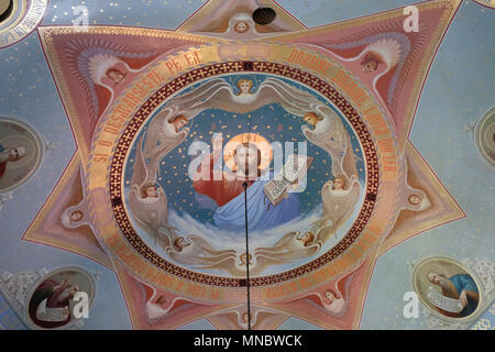 Christ le Pantocrator décore le plafond du dôme de l'église des Saints empereurs Constantin et Elena dans la ville de Chisinau également connu sous le nom de Kishinev la capitale de la République de Moldavie Banque D'Images