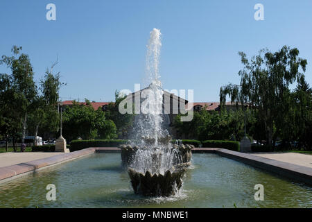 Fontaine en face de la place de la gare centrale dans la ville de Chisinau également connue sous le nom de Kishinev, la capitale de la République de Moldova Banque D'Images