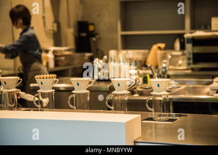 Minamiaoyama, JAPON - 21 août 2017 : Blue Bottle Coffee shop À TOKYO, JAPON. Banque D'Images